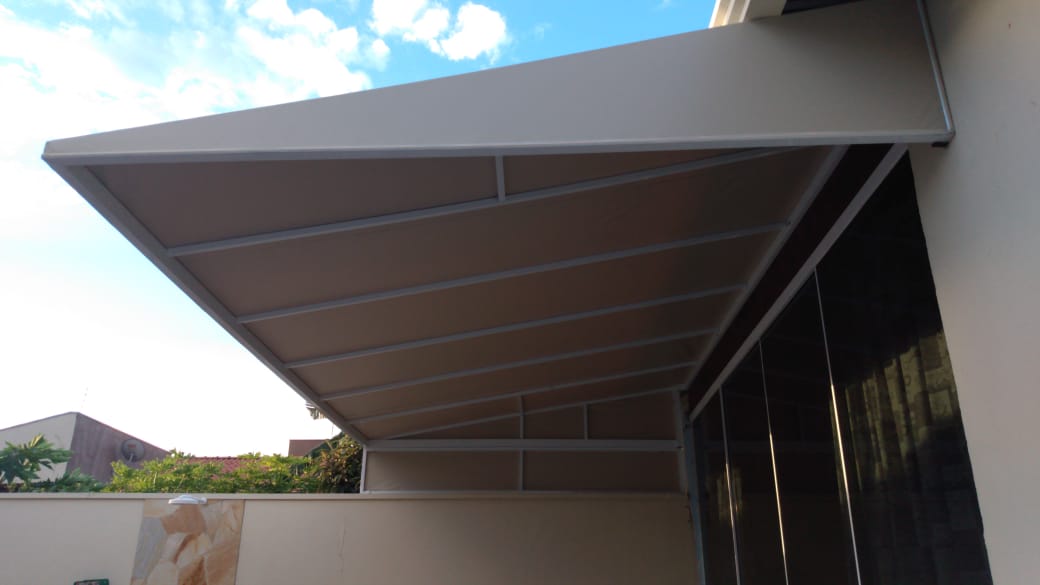 Projeto de toldo sob medida em área gourmet