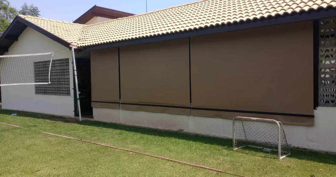 Detalhe de acabamento de toldo instalado